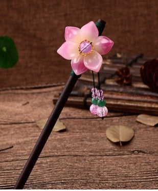 Hair pin with antique fringe