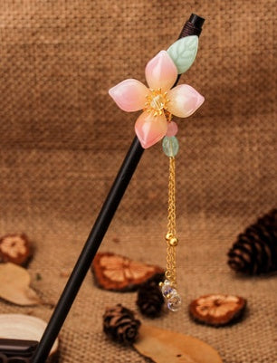 Hair pin with antique fringe