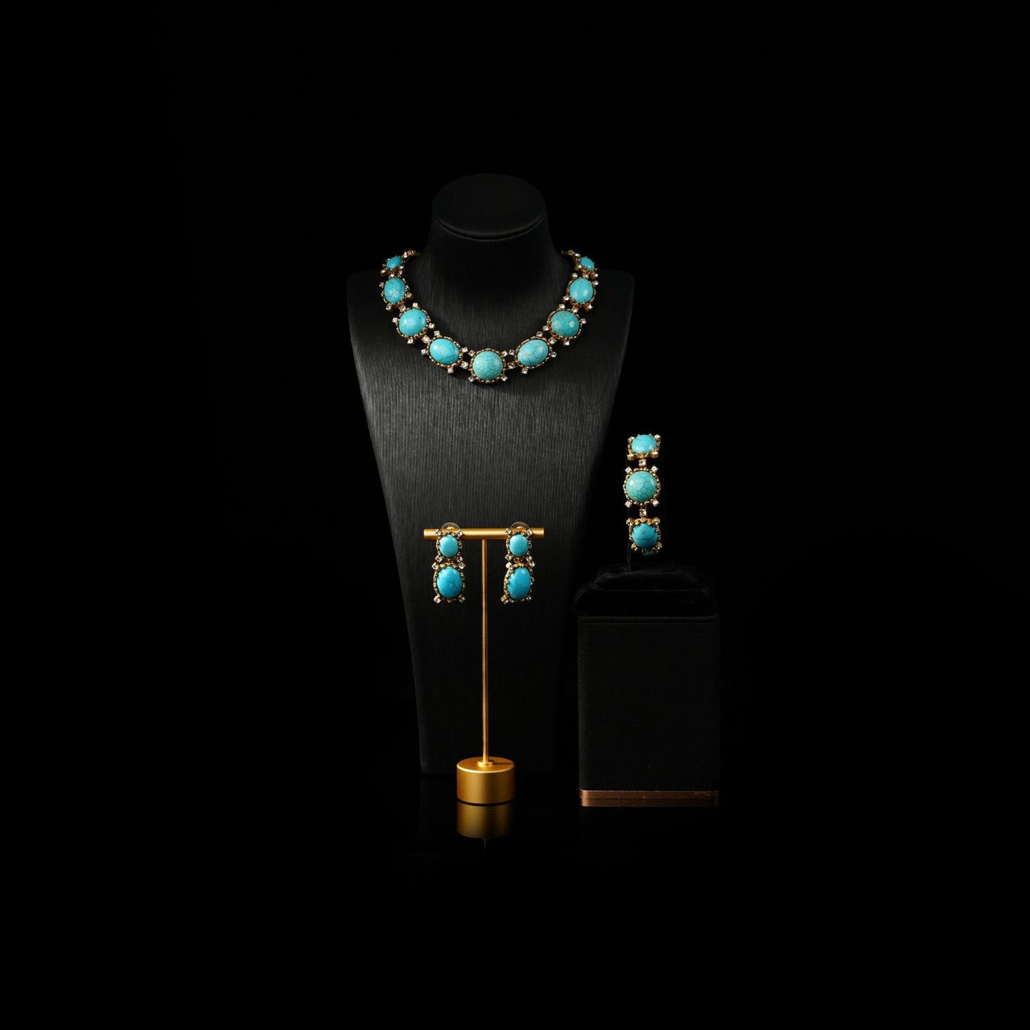 Retro-style, Fashionably Luxurious Earring And Necklace Set